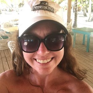 Meet your Posher, Caitlin